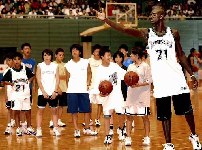 2002-Kevin-Garnett-Tokyo.jpg